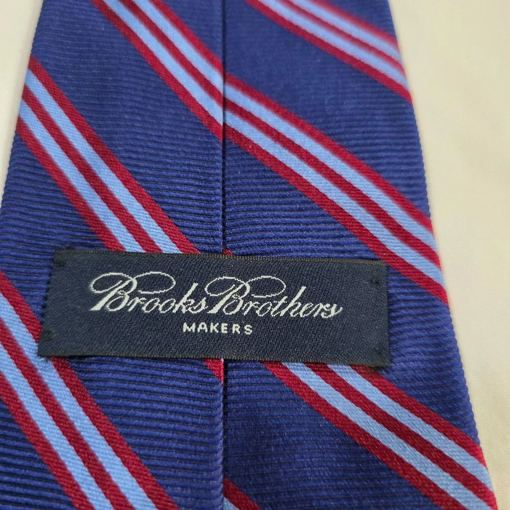 Brooks Brothers Silk REPP Stripe Necktie Blue Red Lined Pattern Woven in England